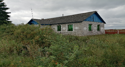 Дом механизаторов  Глубокский р-н, Узречский с/с, д. Петровщина Открытое акционерное общество "Золотая подкова