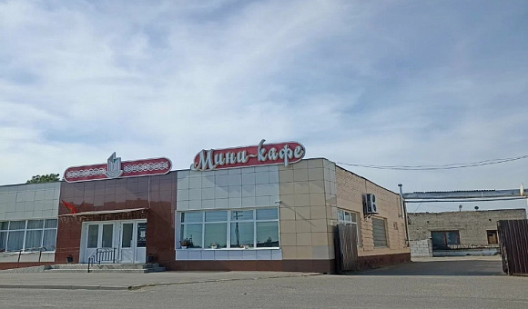 Здание универсама «Родны кут» и мини-кафе «Пиццерия»,  г.п.Шарковщина, ул.Краснодворская, 1