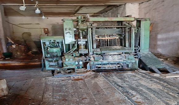 Лот №5. Лесопильная рама с двумя подкатными тележками для подачи бревен  с инв. № 15. Лот №5. Лесопильная рама с двумя подкатными тележками для подачи бревен  с инв. № 15.