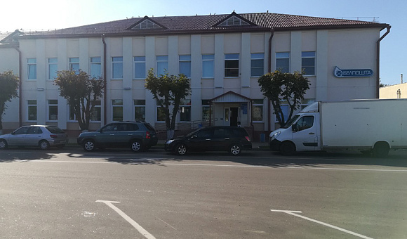 Лот №1. Право заключения договора аренды сроком на 5 лет  части капитального строения с инвентарным № 241/С-6084 (наименование – здание узла связи, назначение – здание административно-хозяйственное), площадью пола 73,9 кв.м на 1-м этаже по адресу: Витебск