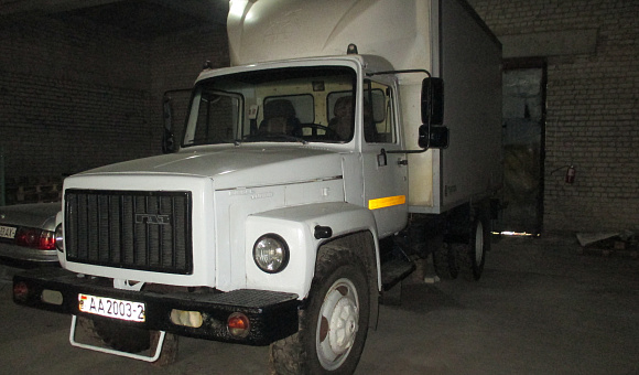 Лот №1. Грузовой специальный фургон изотермический GAZ-377030, 2005 г.в., peг. знак АА2003-2, кузов (рама) X9437703050005074 33090050888697, цвет – белый.