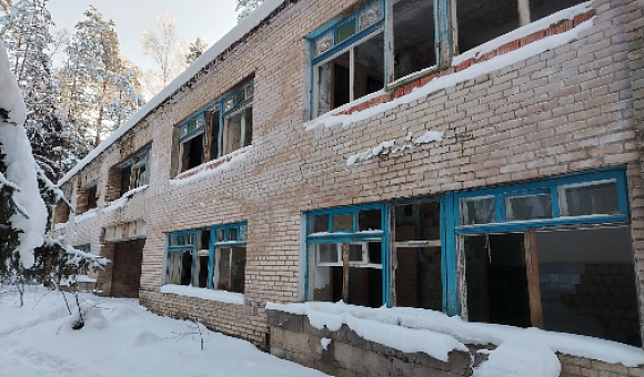 Комплекс зданий бывшего детского пионерского лагеря ”Орбита“,  Сенненский район, Богушевский с/с, 7 (вблизи озера Девино), 