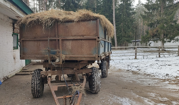 Прицеп тракторный 2ПТС-4,5 с надставными бортами синего цвета металлический 2013 года выпуска Прицеп тракторный 2ПТС-4,5 с надставными бортами синего цвета металлический 2013 года выпуска
