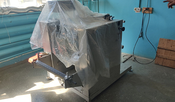 Лот № 11. Перемоточно-бобинорезальная машина DK-520, инв. № 00298. Оборудование и инвентарь: НАМОТЧИК ВНЕШНИЙ METEOR, инв. № 00239; Лезвие 18мм без покрытия 071566, Германия, 10 шт.; Нож с прорезиненной рукояткой 3К 18мм, 200мм, Китай; Ножницы закройные, 