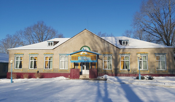 Комплекс капитальных строений Оздоровительного лагеря «Туросполье» (3 здания, 4 сооружения) Ушачский р-н, Веркудский с-с,  д. Туросполье